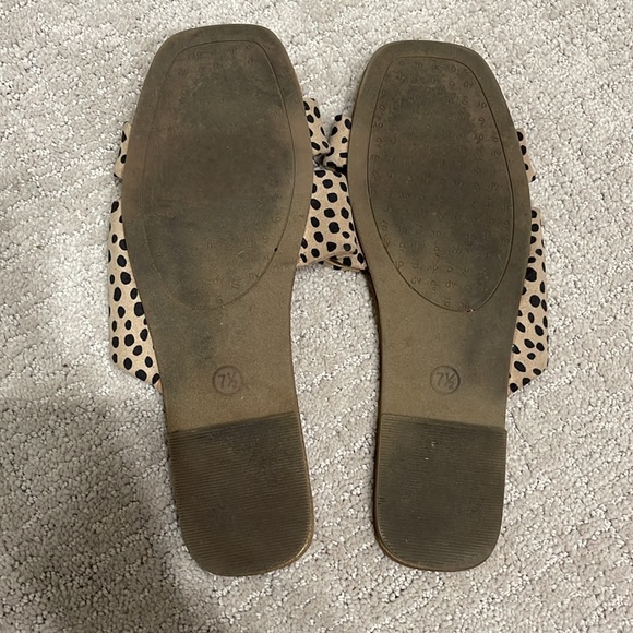 Women’s Cheeta print Sandals. Size 7.5 - Picture 2 of 3